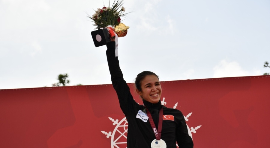 İlke Özyüksel'den tarihi madalya