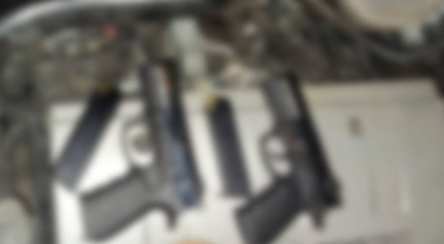 Otomobilde 63 ruhsatsız tabanca ele geçirildi