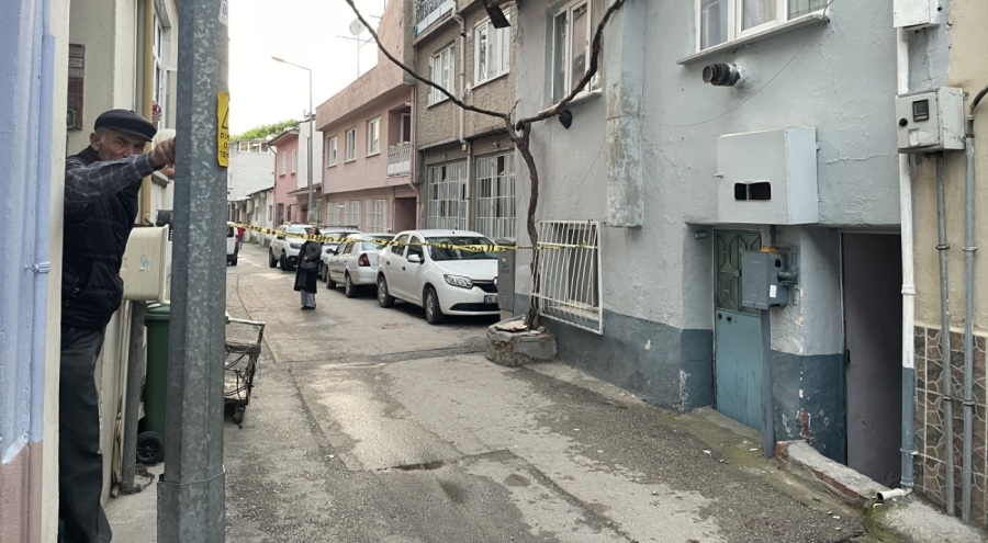 Bursa'da üvey babasını ve annesini bıçaklayan saldırgan kendisine zarar verdi