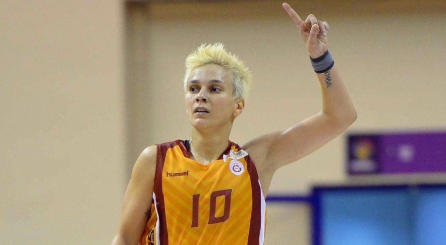 Işıl Alben, parkelere veda etti!