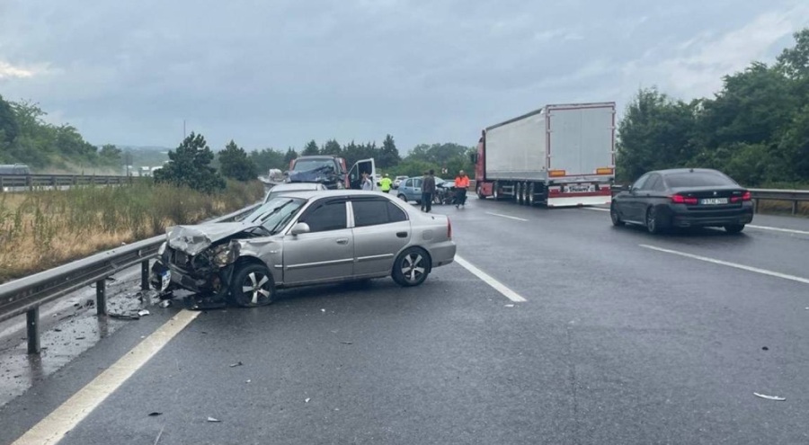 Anadolu Otoyolu'nda zincirleme kaza! Yaralılar var
