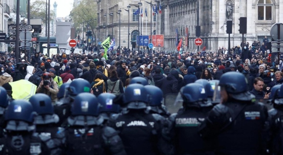 Fransa'da emeklilik yaşı resmen 64 oldu