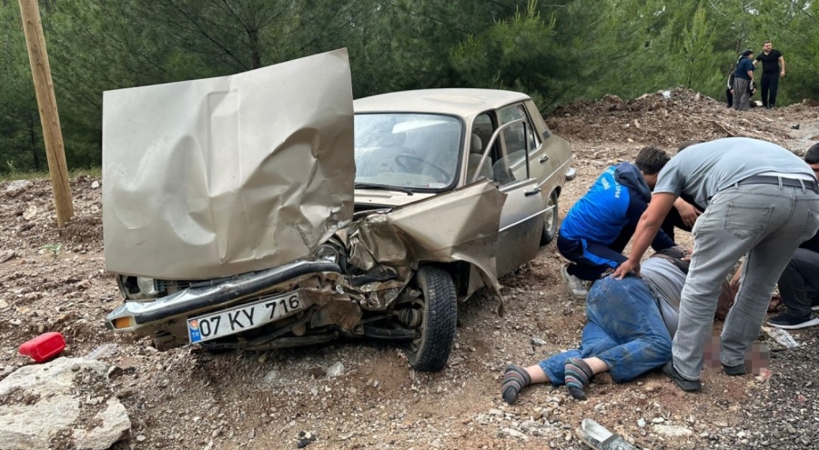 Kaza yaptığı otomobilden fırladı