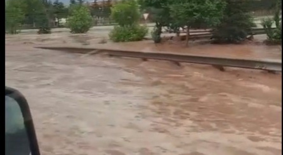 Ankara'da yollar nehre döndü