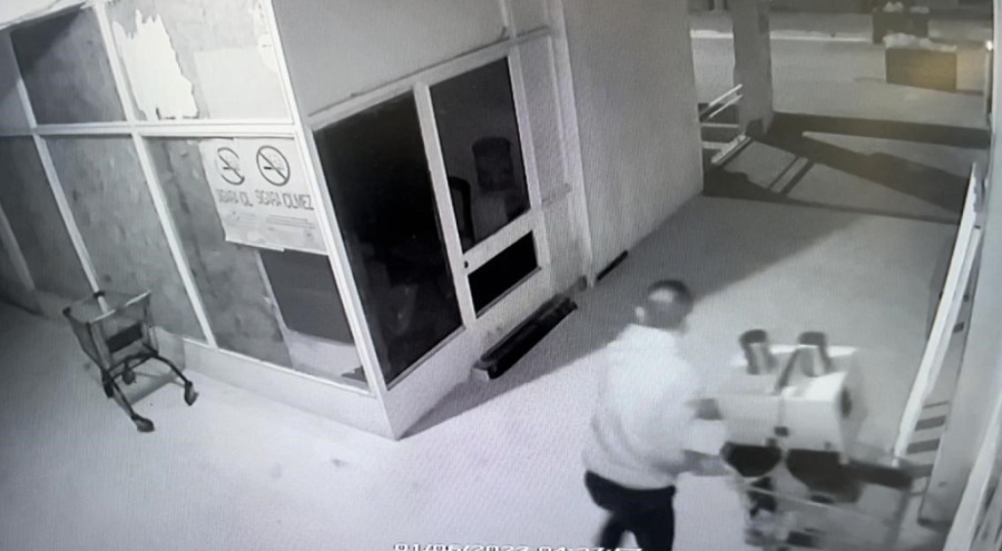 Bursa'da esnafın düşürdüğü anahtarla dükkanını soydular!