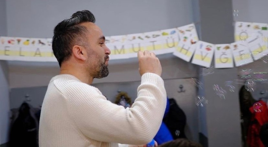 Bursa'da öğrencilere kitap, kitaplık ve oyuncak dağıtıldı