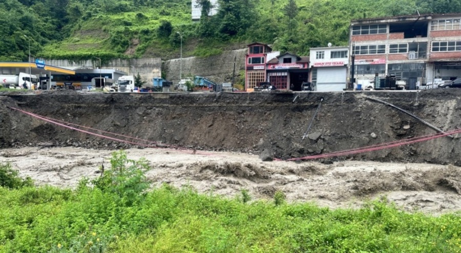 İnebolu-Kastamonu kara yolu çöktü