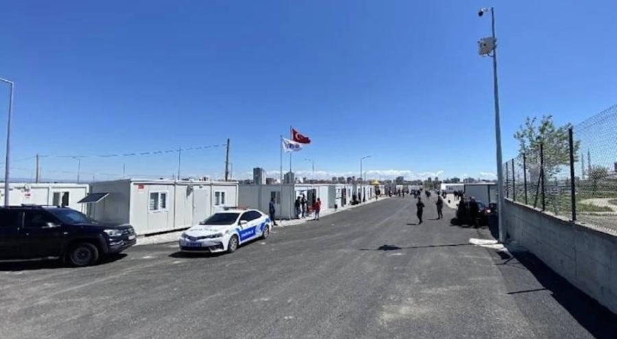 Konteyner kentte yemek yiyen 52 depremzede hastanelik oldu