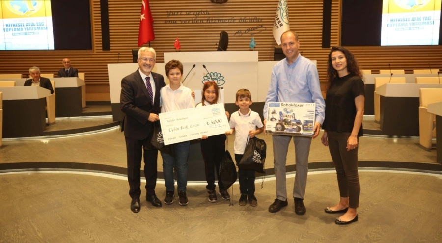 Bursa Nilüfer'de minikler atık yağ ve pil topladı