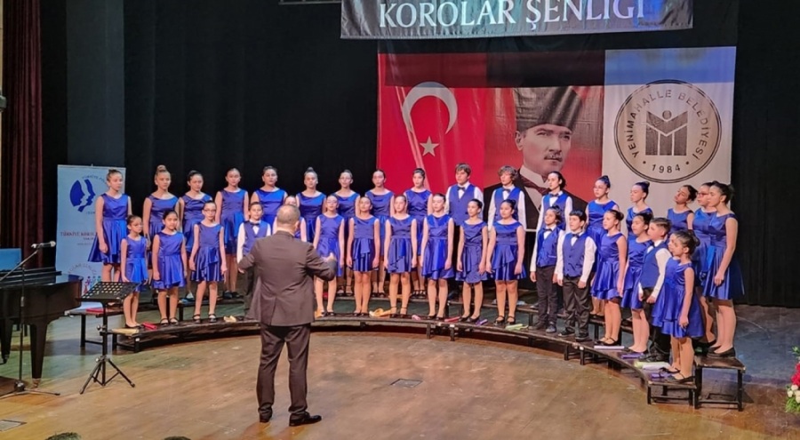 Bursa Nilüfer'in Çocuk ve Gençlik Koroları'na ödül verildi
