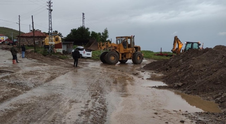 Konya'nın 3 ilçesini sel vurdu