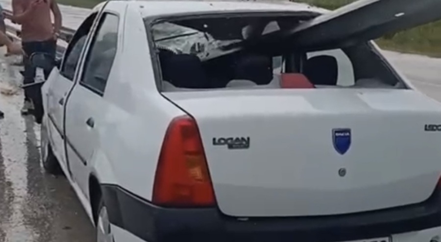 Bursa'da otomobil bariyerlere ok gibi saplandı!