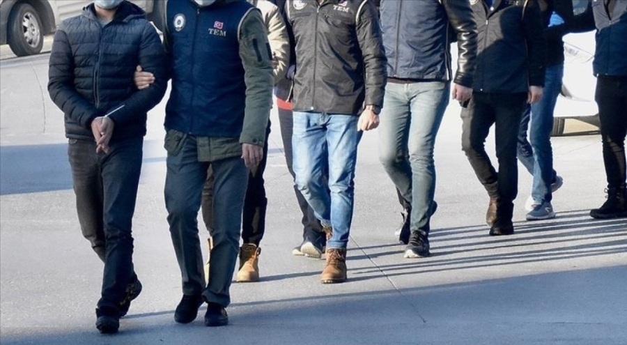 İzmir merkezli FETÖ operasyonunda 19 kişi gözaltında