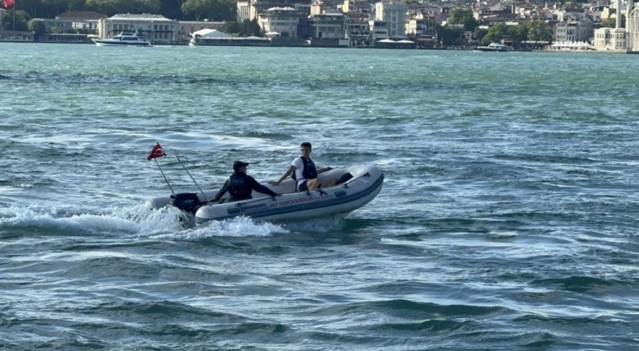 İstanbul'da denizde kaybolan lise öğrencisini arama çalışmaları devam ediyor