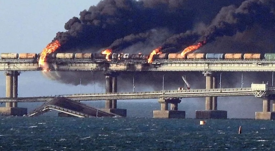 Ukrayna'daki Kakhovka Barajı bombalanarak yıkıldı