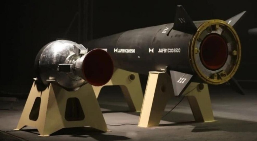 İran, ilk hipersonik balistik füzesini tanıttı