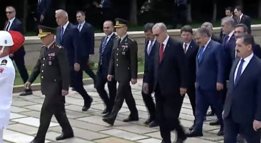 Erdoğan ve yeni kabine üyeleri Anıtkabir'de