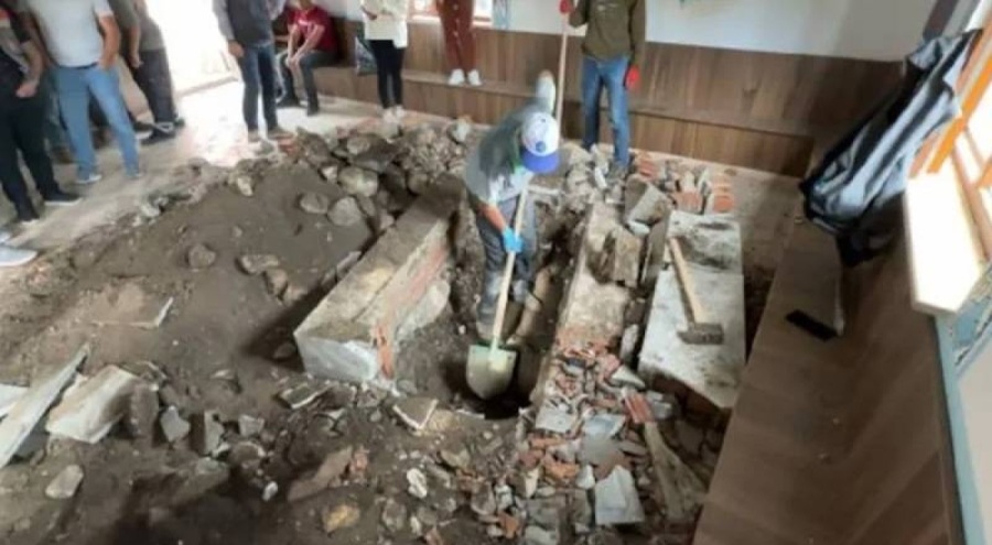 'Türbe' denilen mezardan 35 yaşlarındaki bir insan, 3 koyun, 1 büyükbaş ve 1 tavuğa ait kemik çıktı