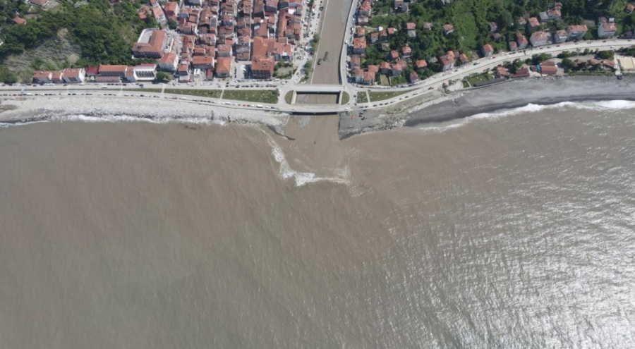 Kastamonu'da denizin rengi kahverengiye döndü