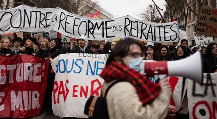 Fransa'da sokaklar 'emeklilik' yüzünden karıştı: 28 gözaltı