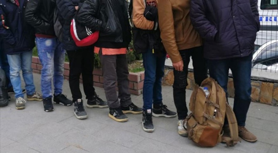 14 düzensiz göçmen sınır dışı edildi