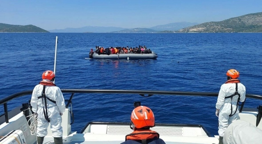 Kuşadası'nda 58 kaçak göçmen kurtarıldı