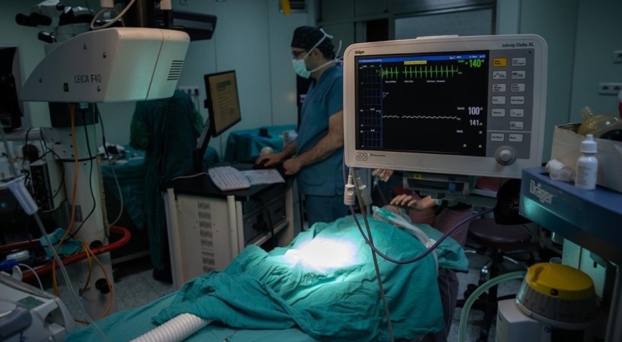 Yeni doğan bebek operasyonla körlük riskinden kurtuldu