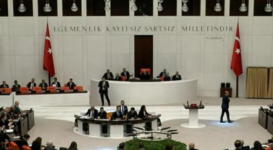 TBMM'de yemin töreni: Eski bakanlar milletvekili yemini etti