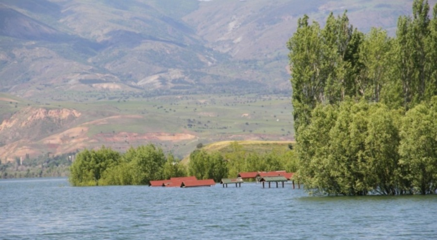 Kılıçkaya Barajı taştı