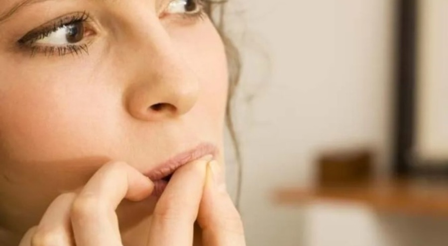 Tırnak yemenin sebepleri nelerdir?