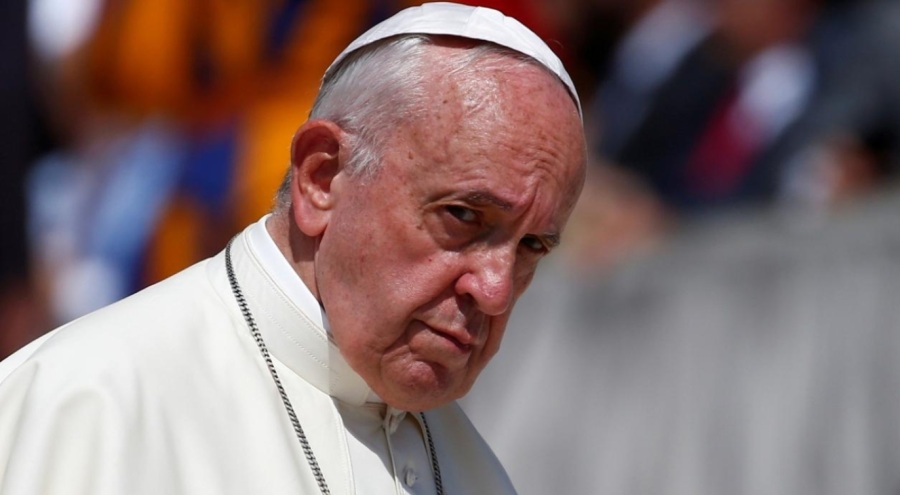 Papa Francis ameliyat için hastaneye kaldırıldı