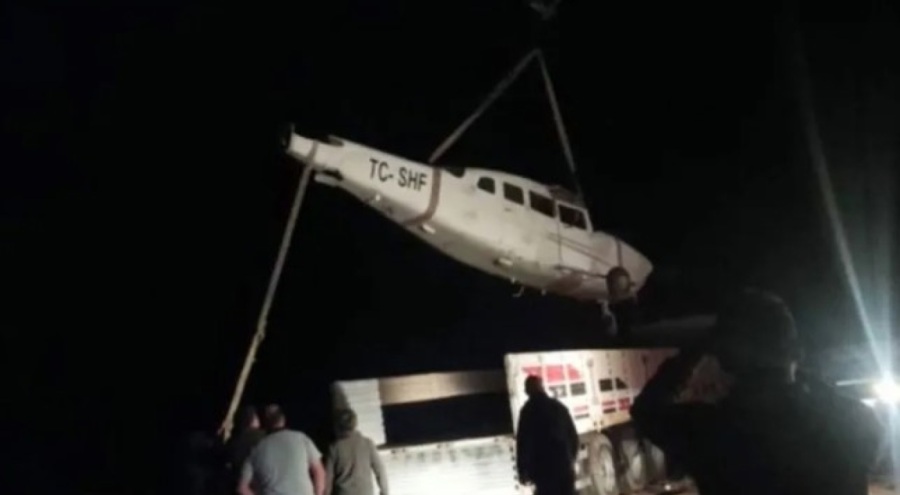 Aksaray'da sivil eğitim uçağı düştü!