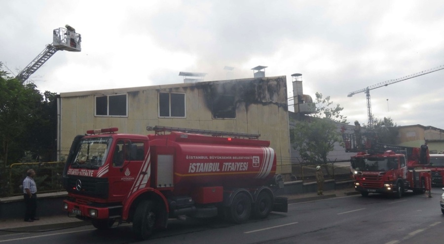 İstanbul Ümraniye'de sanayi sitesinde yangın çıktı