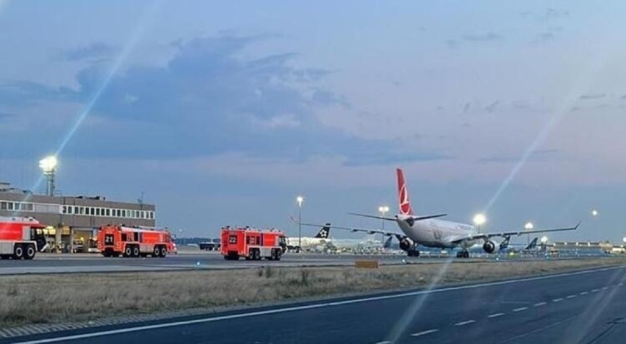 İniş takımları kapanmayan uçak Frankfurt'a geri döndü