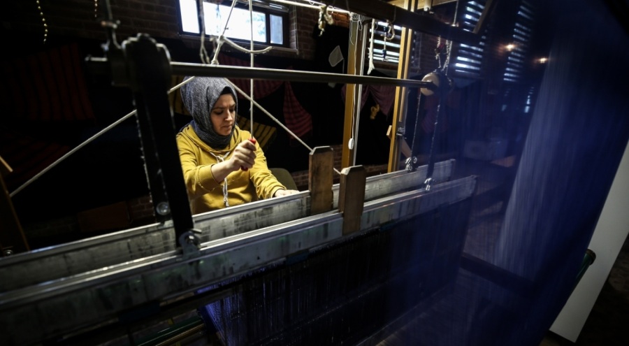 Bursa'da ipek iplik üretimi için mesleğe yeni ustalar kazandırıldı