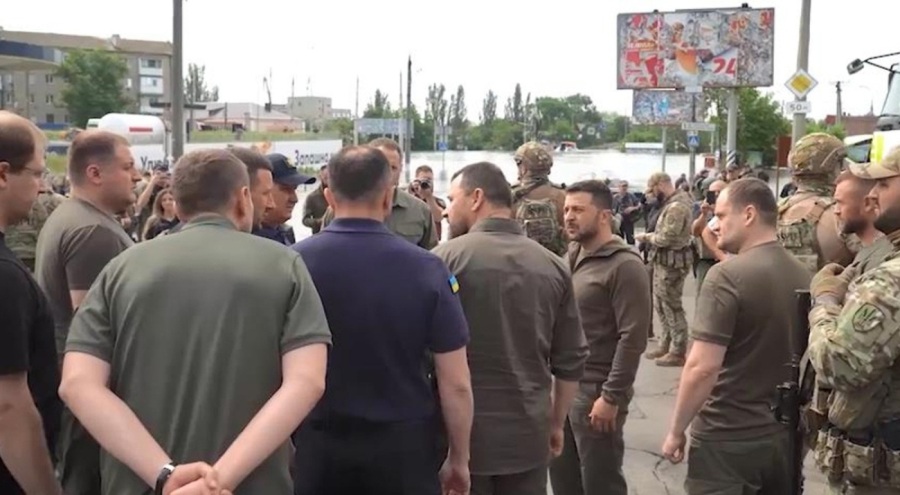 Zelenski selin meydana geldiği Herson'da!