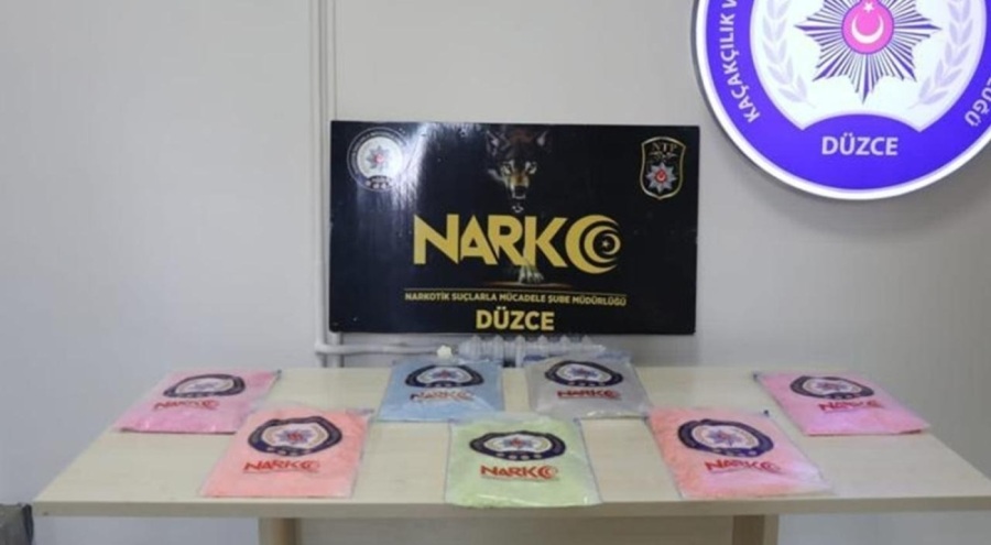 Düzce'de bir araçta 34 bin 589 uyuşturucu hapa el konuldu