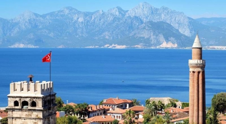 Bayramda Antalya'daki oteller tamamen doldu