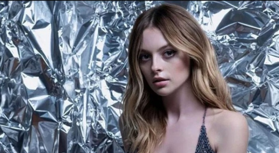 Melis Sezen'den gelinlikli poz