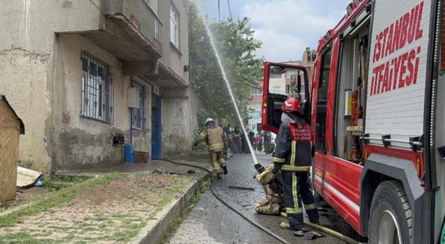 İstanbul'da korkutan yangın: Vatandaşlar hortumla söndürmeye çalıştı