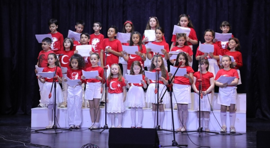 Bursa Gemlik Belediyesi Çocuk Korosu izleyenlerle buluştu