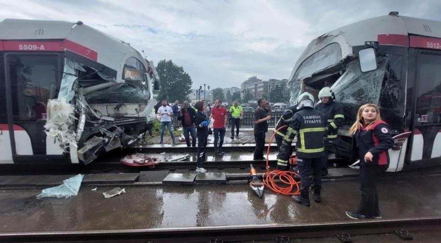 Samsun'da iki tramvay çarpıştı! Yaralılar var