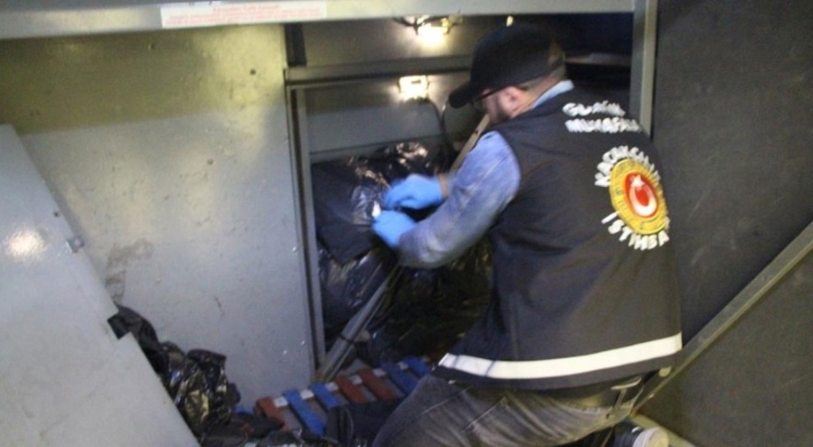 Kapıkule Gümrük Kapısı'nda milyon liralık sigara, içki ve ilaca el konuldu