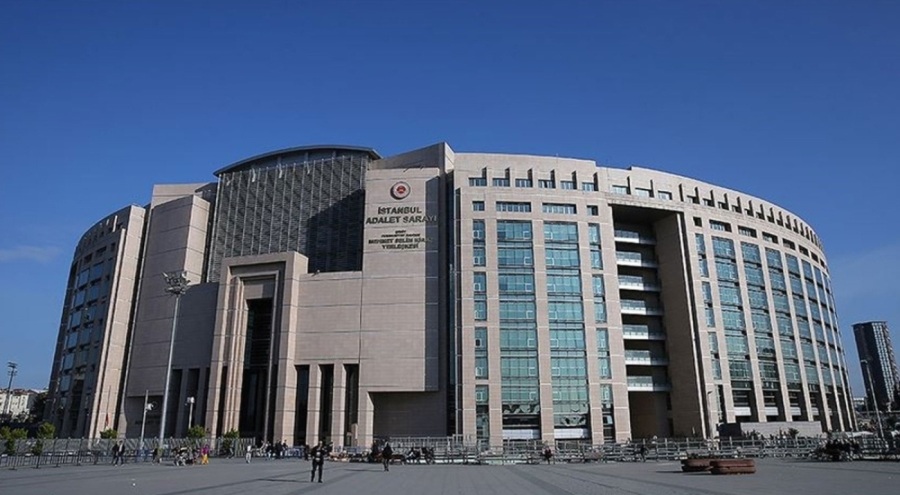 Yok böyle hırsızlık! Hakim cübbesi giyip adliyeden çaldı!