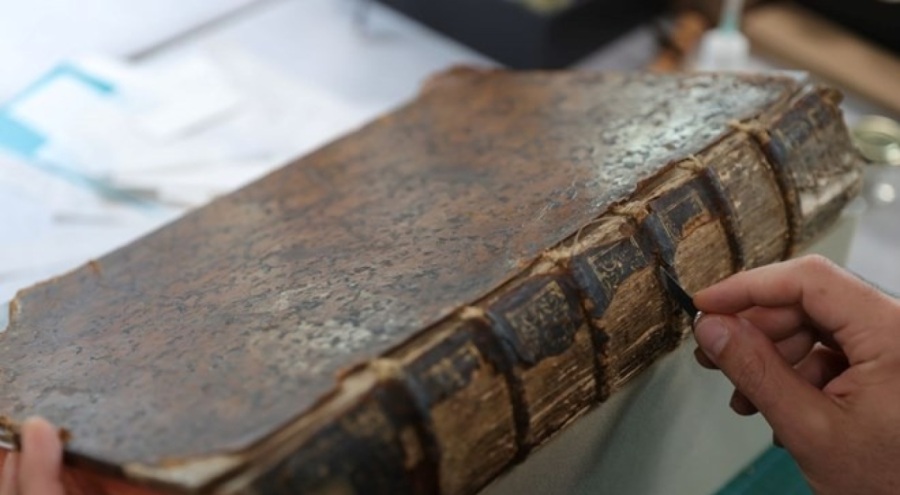 Yüzlerce yıllık eserler Cumhurbaşkanlığı Millet Kütüphanesi'ndeki  Kitap Şifahanesi'nde yenileniyor