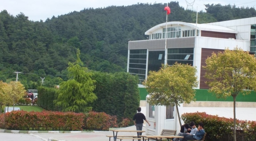 Eğitim-İş: Bursa'da okula sarık ve cübbeyle gelen öğrenciye göz yumuluyor