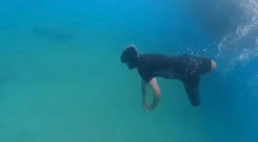 Depremde bacaklarını kaybeden 18 yaşındaki genç tüplü dalıştan vazgeçmedi