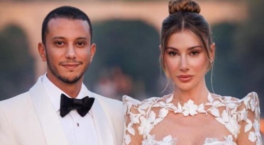 Şeyma Subaşı taytıyla ayna karşısında