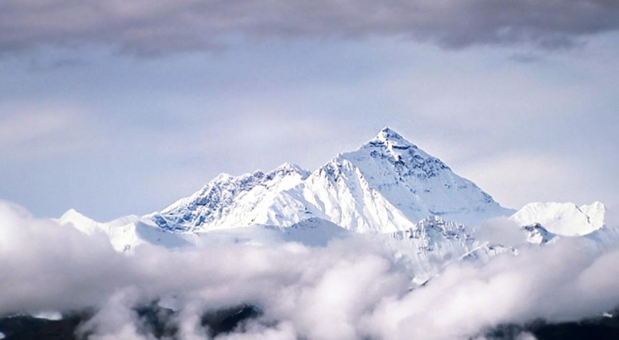 Everest Dağı'nda bahar tırmanış sezonunda 12 kişinin öldü