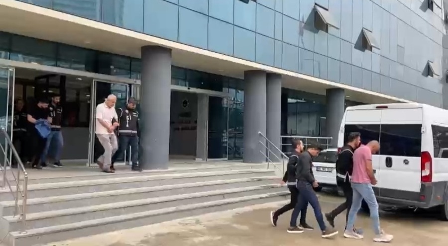 Bursa'da sahte kimlikle yedieminden aldıkları araçları parçalayıp sattılar